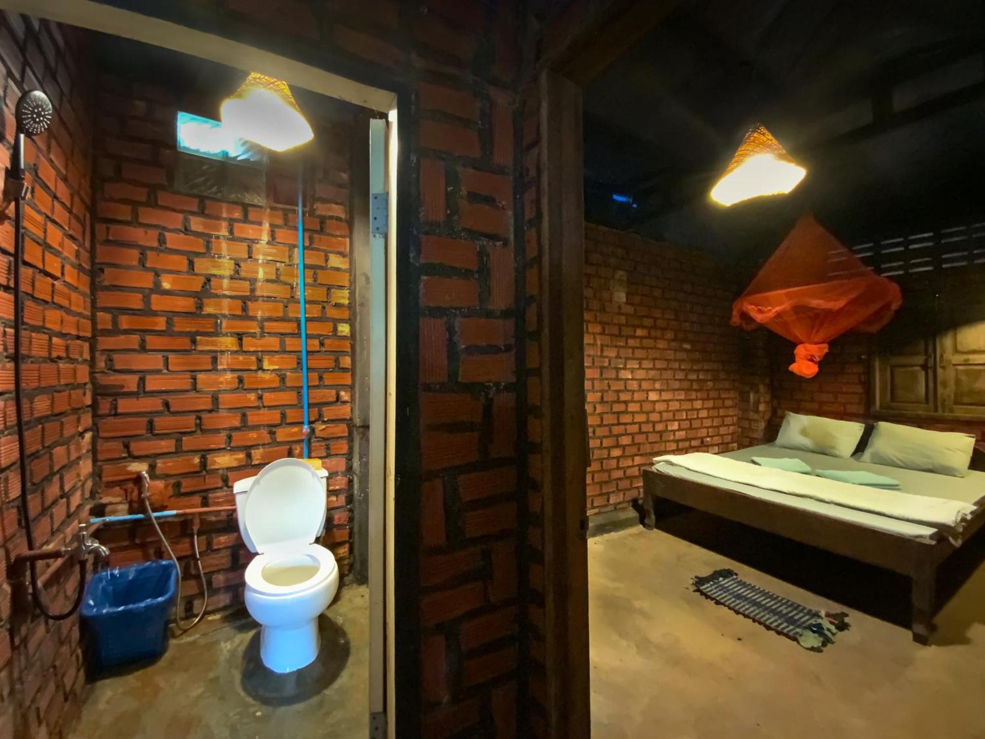 Backpacker Hostel And Jungle Trekking Banlung Esterno foto