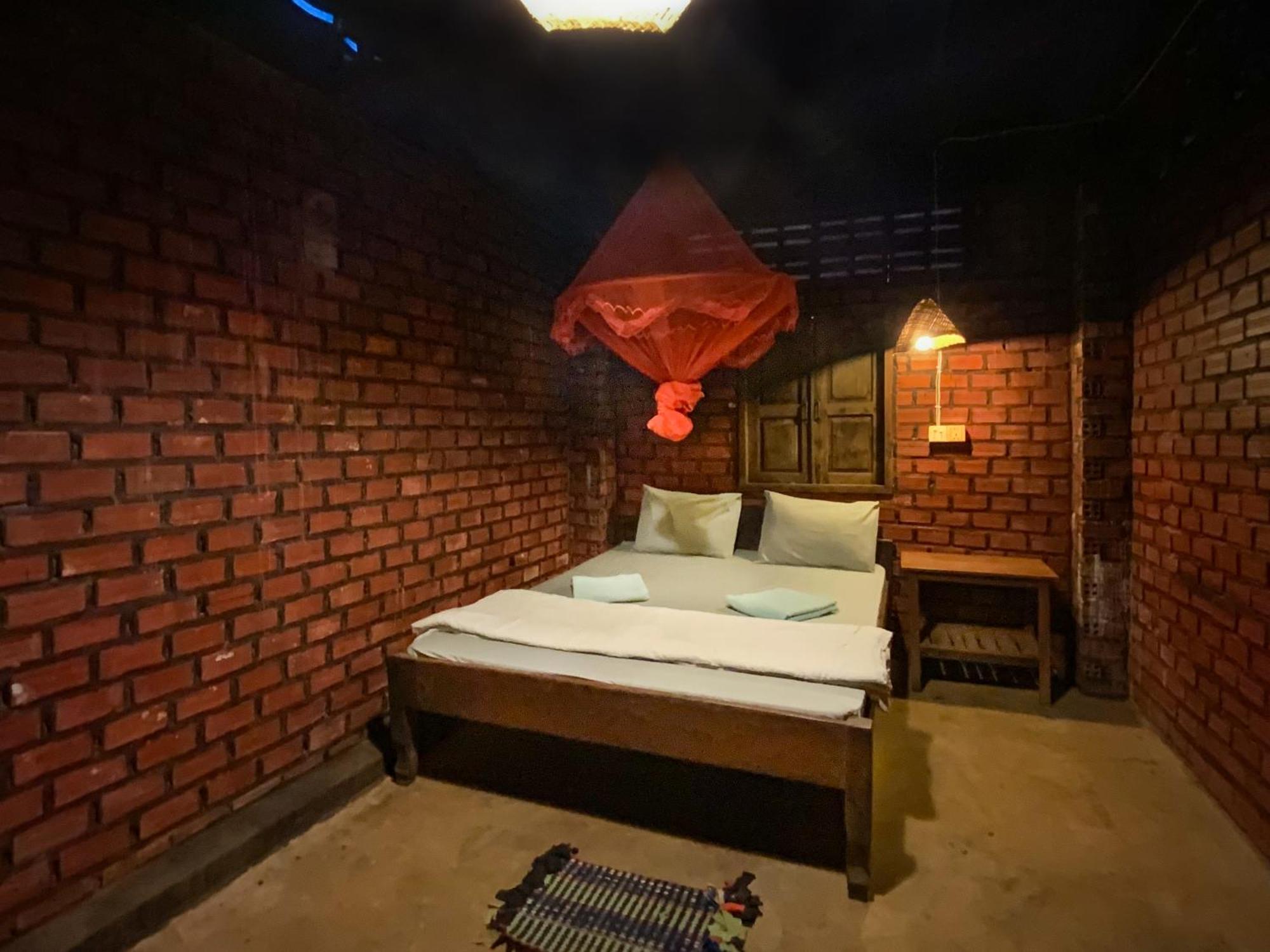 Backpacker Hostel And Jungle Trekking Banlung Esterno foto